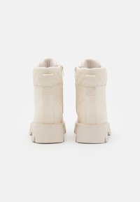 s.Oliver Botines con plataforma - off-white