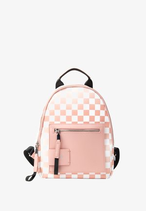 Rucsac cu carouri roz și alb, fabricat din material sintetic neted, având un buzunar frontal cu fermoar, o mânere de sus și curele ajustabile.