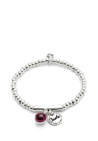 Bracelet en perles en argent avec un fermoir en barre poli, un charm en verre violet et une étiquette ronde gravée avec "Suerte".