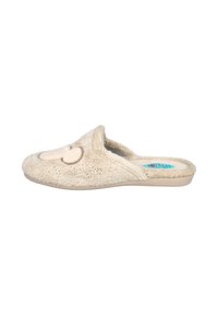 Zapatilla de casa tipo mule de felpa beige con un diseño en forma de corazón en la parte superior y una suela plana acolchada.