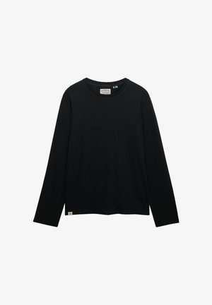 Zwart shirt met lange mouwen en een ronde hals, voorzien van een klein logo aan de voorkant en een merkembleem aan de onderste zoom, getoond op een witte achtergrond.