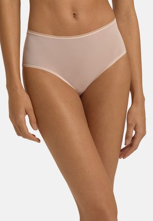 Beige hoge taille ondergoed gemaakt van soepel, rekbaar materiaal met een zachte elastische tailleband en geen zichtbare naden voor comfort en pasvorm.