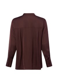 Brązowa jedwabna koszula z długim rękawem, z tylnym karczkiem, zapinanymi na guziki mankietami i prostym dołem. Gładka tekstura z subtelnym połyskiem.