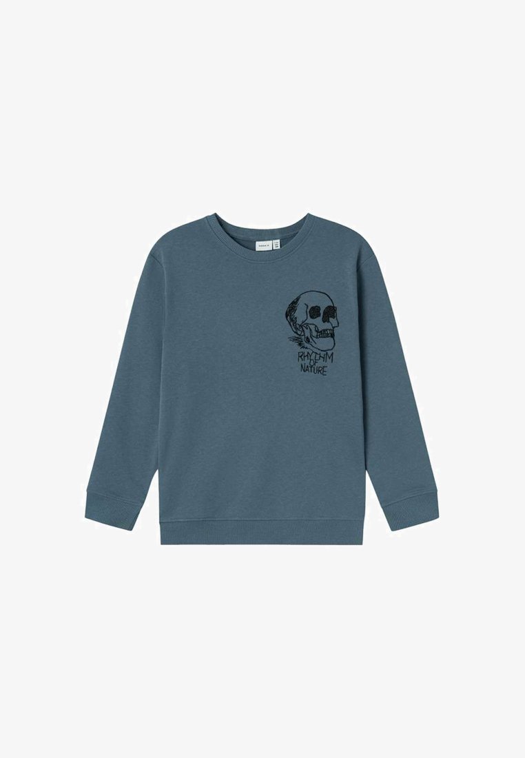 Blauwe sweatshirt gemaakt van zachte stof, met een schedel grafiek op de linkerkant van de borst en ribgebreide mouwen en onderrand voor een goede pasvorm.