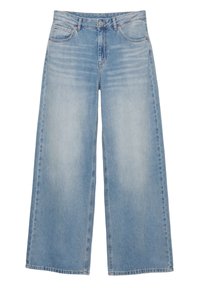 Jean bleu clair à jambes larges avec fermeture à bouton et zip devant, cinq poches et des détails légèrement délavés sur les cuisses.