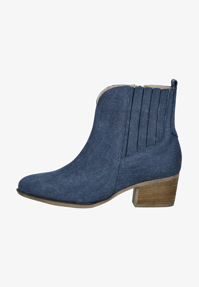 Stivaletto in tessuto blu scuro con una superficie liscia, forma affusolata e tacco in legno impilato, caratterizzato da pieghe verticali sui lati.