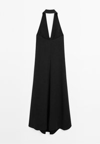 Robe noire à col halter avec un décolleté en V profond et une large jupe fluide, présentée sur un fond clair uni.