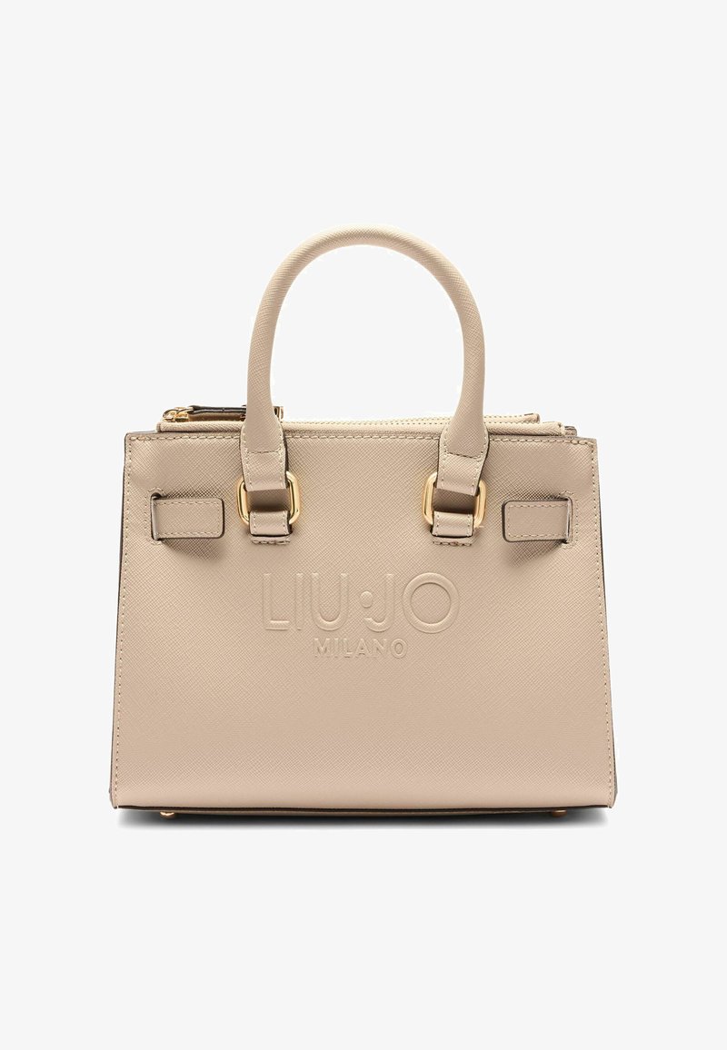 Beżowa torebka wykonana z teksturowanego materiału syntetycznego, z złotymi akcentami, podwójnymi uchwytami i tłoczonym logo z przodu.