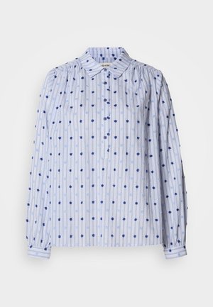 Cămașă cu guler și mâneci lungi, de culoare albastru deschis, cu dungi verticale albe, decorată cu buline albastre și umeri adunați. Închidere cu nasturi în față.