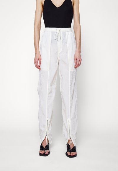 Filippa K LIGHT FUNCTIONAL TROUSERS - Παντελόνι - white chalk