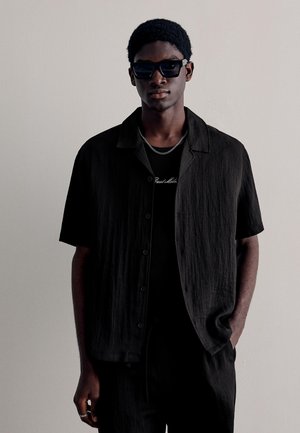 Bershka RUSTIC RELAXED  - Vapaa-ajan kauluspaita - black