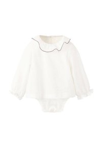 Biely detský body s dlhým rukávom, ozdobený volánovým golierom a naberanými rukávmi. Obsahuje patentky na spodnej časti pre jednoduché obliekanie.