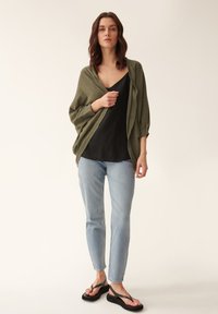 TATUUM FRU - Vesta na kopčanje - khaki
