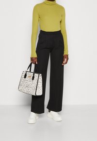 edc by Esprit Långärmad tröja - green