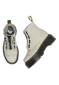 Dr. Martens Stivaletti con plateau - warm stone