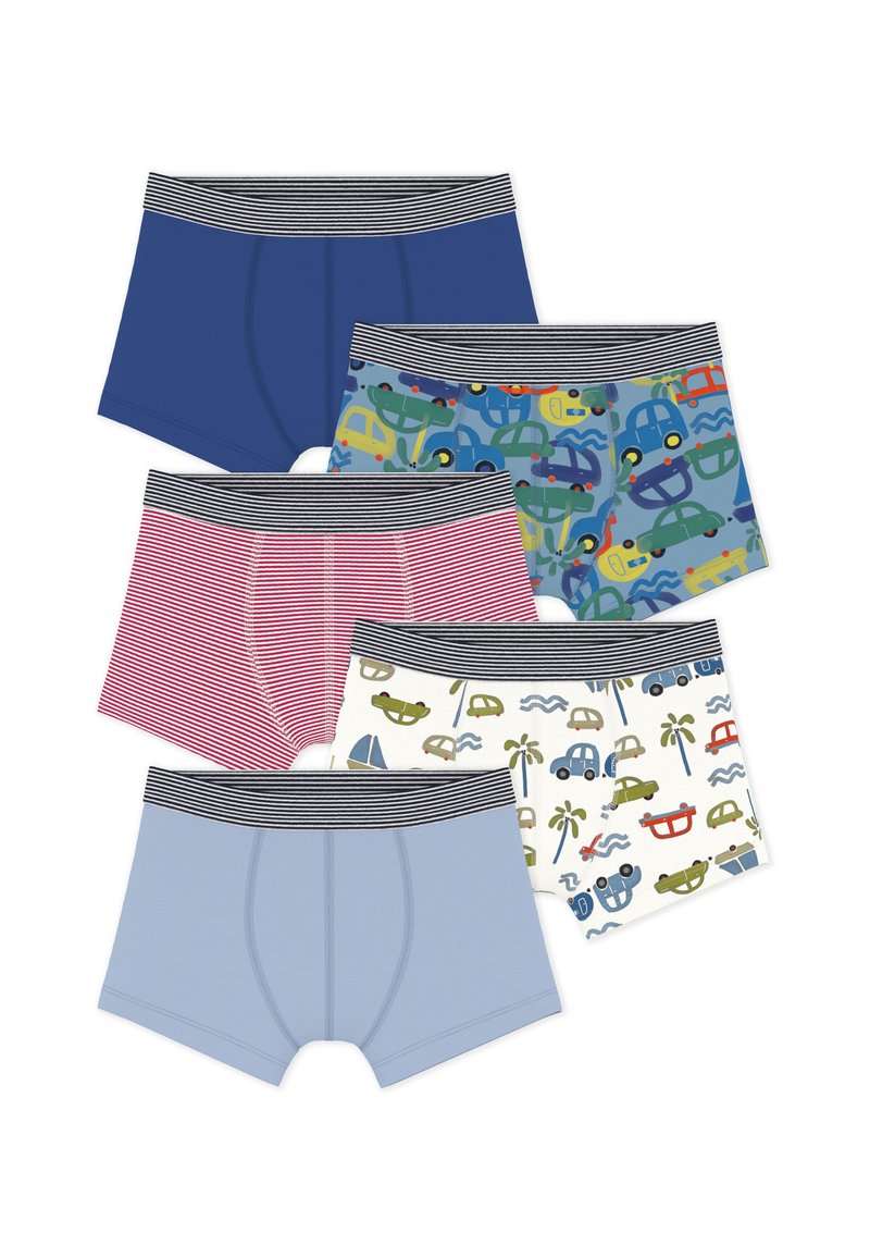 Πέντε ανδρικά εσώρουχα boxer για αγόρια με ριγέ ζώνες μέσης, σε μονόχρωμο μπλε, κόκκινες ρίγες, ανοιχτό μπλε και δύο με πολύχρωμα σχέδια αυτοκινήτων και φοίνικων.
