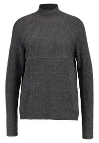 Ciemnoszary sweter dziany z wysokim kołnierzem, rękawy raglanowe i teksturowany wzór na korpusie i rękawach. Miękka, prążkowana faktura na całej powierzchni.