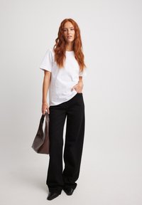 NA-KD Flared Jeans - black