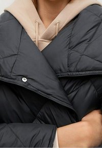 Mango Abrigo de invierno - black