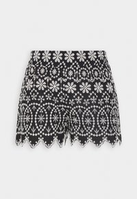 Zwarte shorts met witte bloemenborduring en een scalloped zoomafwerking.