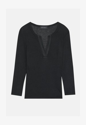 Mustikas värvi pikad varrukad pehme tekstuuriga tops, V-kaelus ja peened õmblusdetailid. Materjal on veidi veniv, et tagada mugavus.