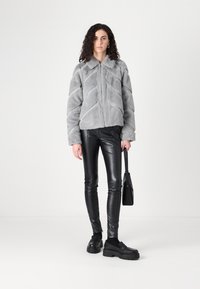 Vero Moda Tall VMSONJALUIS SHORT JACKET - Vinterkåpe / -frakk - griffin