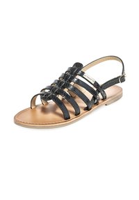 Sandalia de cuero negra con múltiples correas, suela plana y diseño de talón descubierto. Presenta un interior suave y una textura brillante sutil.