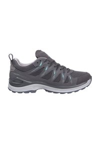 Scarpe tecniche grigie con pannelli in rete, accenti teal a contrasto, suola ammortizzata e tallone rinforzato per durata e supporto.
