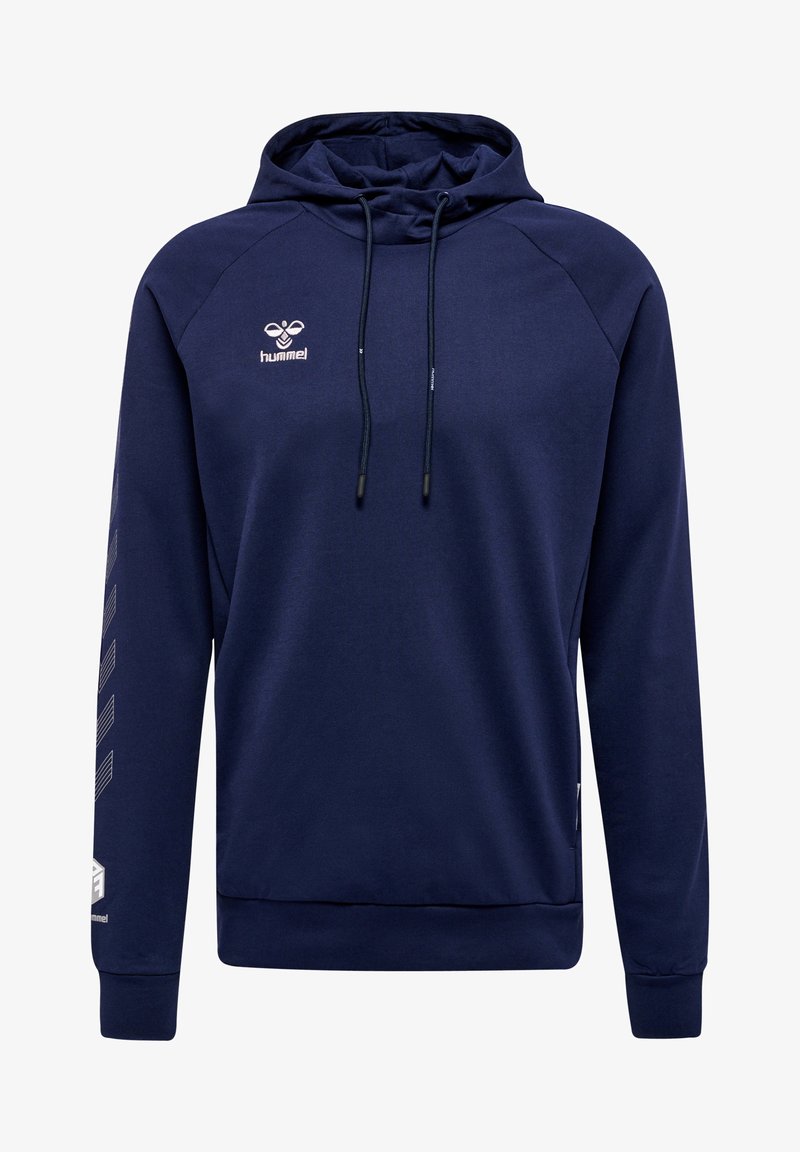 Navyblauwe hooded sweatshirt met een geribde onderrand en manchetten, trekkoorden bij de hals en een wit logo en details op de mouwen.