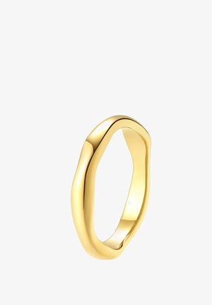 Bague en or avec un design lisse et ondulé ; bords arrondis ; surface réfléchissante ; forme minimaliste ; bande solide sans embellissements.