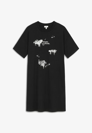 Zwarte katoenen t-shirt met abstracte witte ontwerpen van veiligheidsspeld en de tekst "gedrag is een reflectie." Korte mouwen, ronde hals.