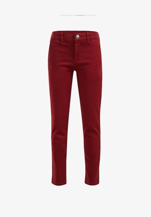 Spodnie o kroju slim fit w jednolitym ciemnoczerwonym kolorze, z frontowym guzikiem, zapięciem na zamek i szlufkami na pasek na białym tle.