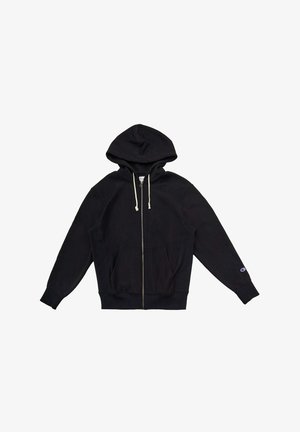 Felpa nera con zip realizzata in misto cotone. Presenta un cappuccio foderato, tasche frontali e polsini elasticizzati con un dettaglio logo sulla manica.