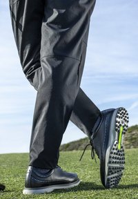 adidas Golf MODERN CLASSIC 80 SPIKELESS - Golfskor - core black/dark silver metallic/grey