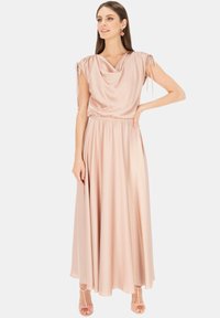 Długa, różowobiała sukienka wieczorowa wykonana z gładkiego materiału. Posiada wyciągany dekolt, rękawki typu cap z detalami wiązania oraz elastyczny pas.