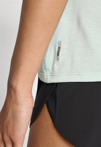 ASICS NAGINO RUN ADJUSTABLE TANK - Top - lichen rock