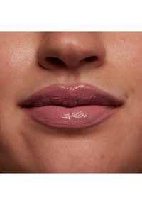 NYX Professional Makeup SHINE LOUD HIGH PIGMENT LIP SHINE - Flytande läppstift - fierce