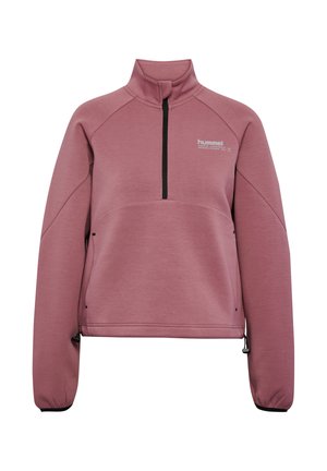 Lichtroze pullover jack met een hoge kraag, halve rits en elastische manchetten. Voorzien van een voorvak en een zwart merklogo.