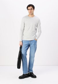 Thumbnail Image 2