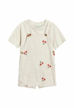 Cremefarbiger Baby-Strampler mit kurzen Ärmeln, Knopfriegeln, Vordertaschen und kleinen roten Kirschmotiven auf dem Stoff.