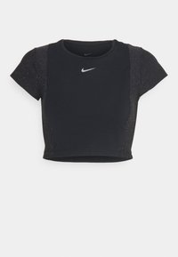 Černé zkrácené tričko s krátkými rukávy, s logem Nike. Materiál má hladký povrch s texturovanými akcenty na rukávech.