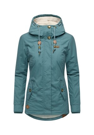 Lys teal vandtæt jakke med fleeceforet hætte, dekorative stropper, gyldne knapper, to sidelommer og en smule længere bagside.