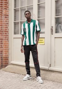 Puma AC MILAN CASUALS PANTS - Klub merchandise - black/for all time red