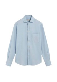 Camisa de manga larga de color azul claro, hecha de una tela suave, con cuello puntiagudo, cierre frontal de botones y un único bolsillo en el pecho.