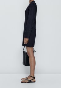 Massimo Dutti Stickad klänning - dark blue