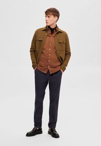 Selected Homme SLHJACKIE JACKET - Marškiniai - dark olive