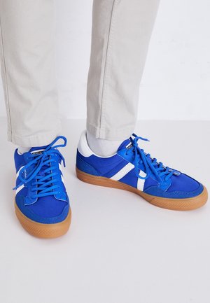 Sneakersy niskie