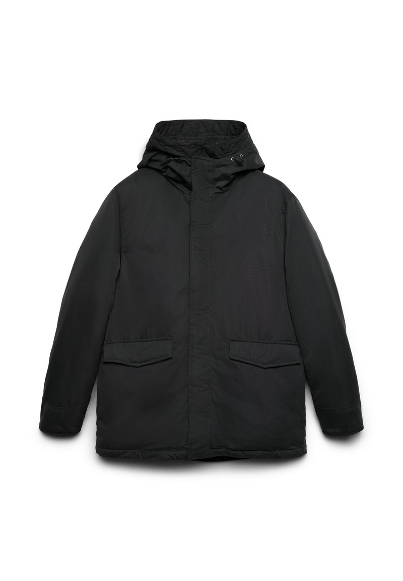 Giacca imbottita nera con cappuccio, dotata di zip frontale, due tasche a toppa sul davanti e una texture liscia e opaca.