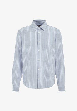 Hele sinine pika varrukaga nööbitav triiksärk, valgete vertikaalsete triipudega ja klassikalise kraega, valgel taustal.