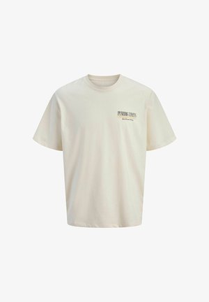 Beżowa, krótkorękawowa koszulka z okrągłym dekoltem, z napisem „Pushing Limits” i małym, kursywnym napisem na lewym obszarze klatki piersiowej.